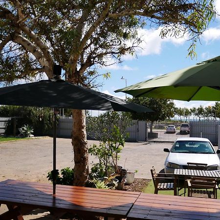 Geraldton Backpackers Hostel ภายนอก รูปภาพ
