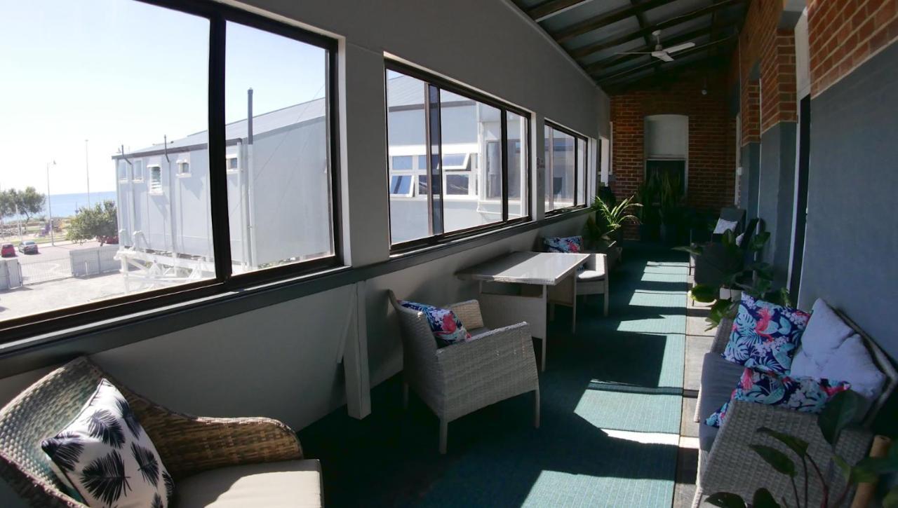Geraldton Backpackers Hostel ภายนอก รูปภาพ
