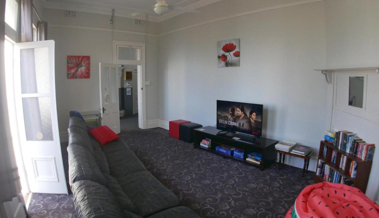 Geraldton Backpackers Hostel ภายนอก รูปภาพ