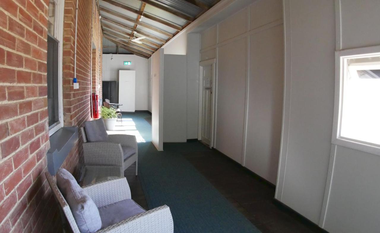 Geraldton Backpackers Hostel ภายนอก รูปภาพ