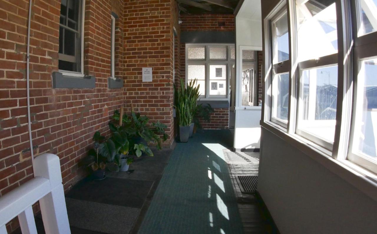 Geraldton Backpackers Hostel ภายนอก รูปภาพ