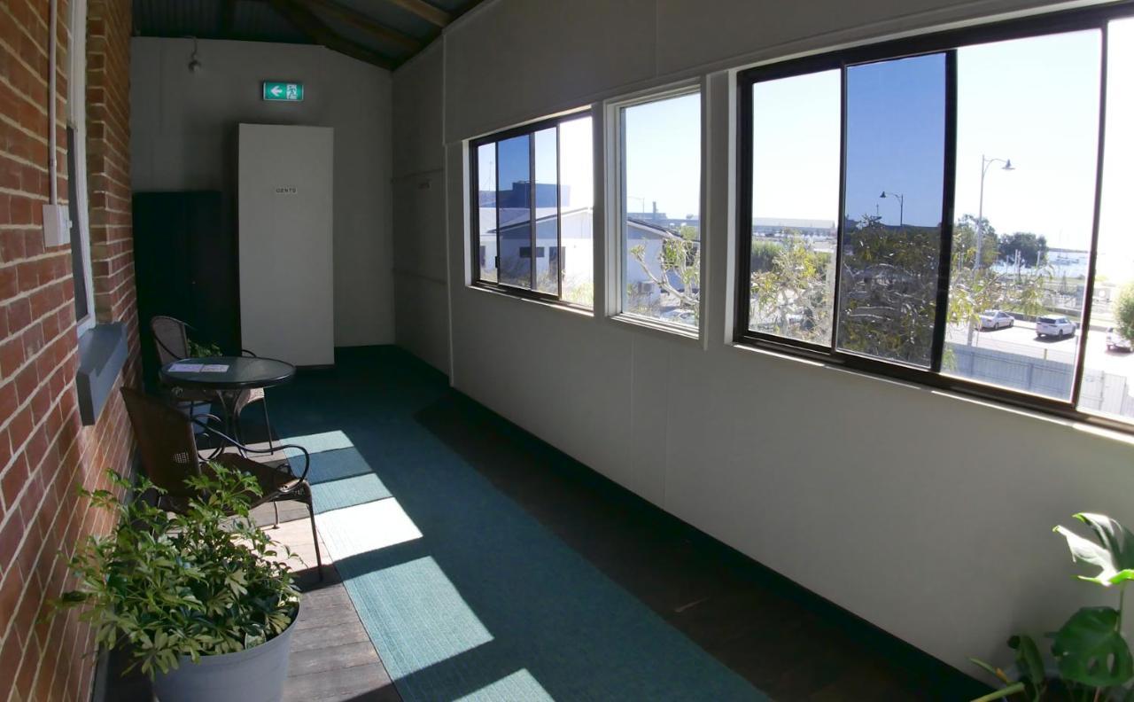 Geraldton Backpackers Hostel ภายนอก รูปภาพ