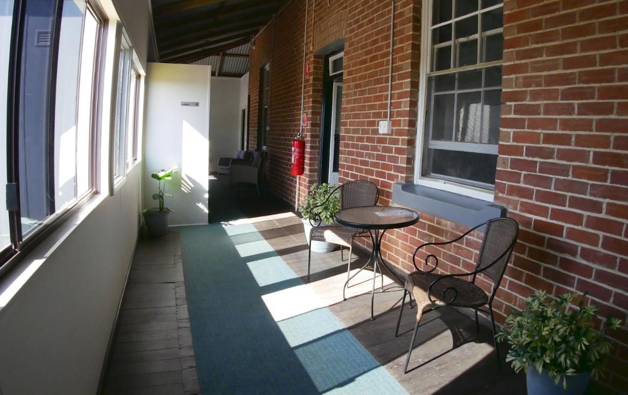Geraldton Backpackers Hostel ภายนอก รูปภาพ