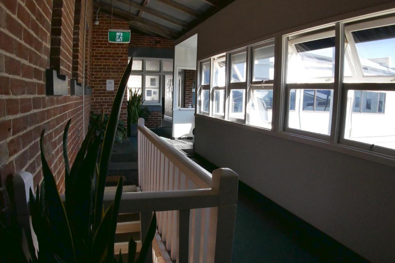 Geraldton Backpackers Hostel ภายนอก รูปภาพ