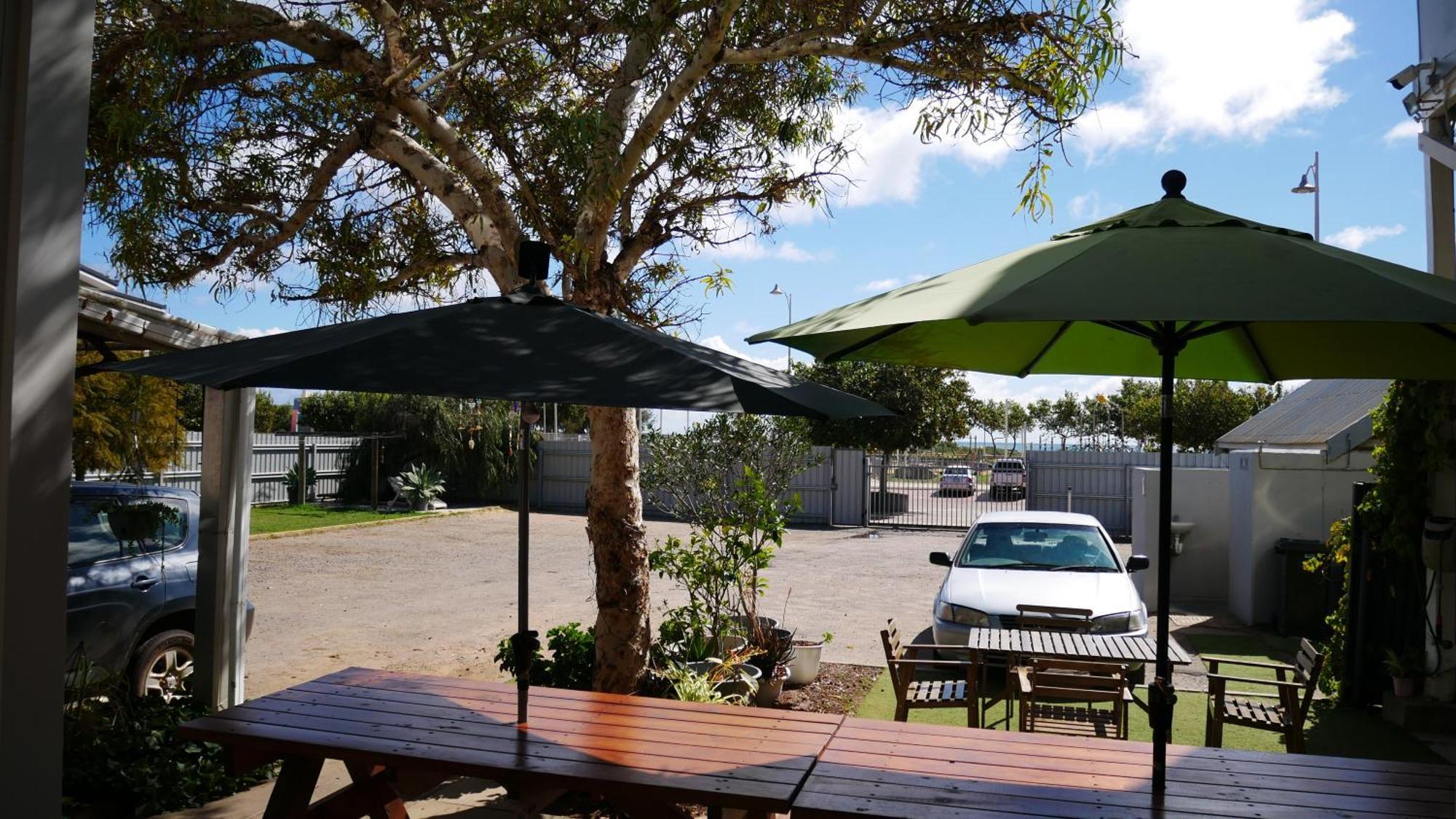 Geraldton Backpackers Hostel ภายนอก รูปภาพ
