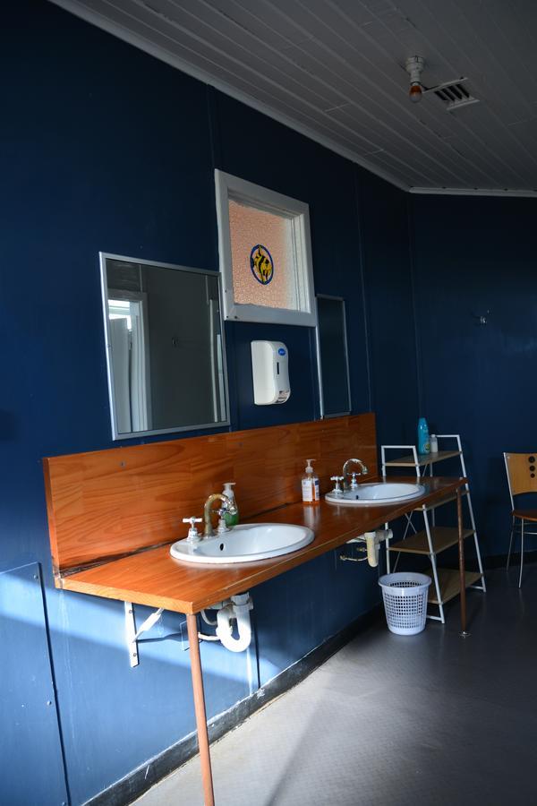 Geraldton Backpackers Hostel ภายนอก รูปภาพ