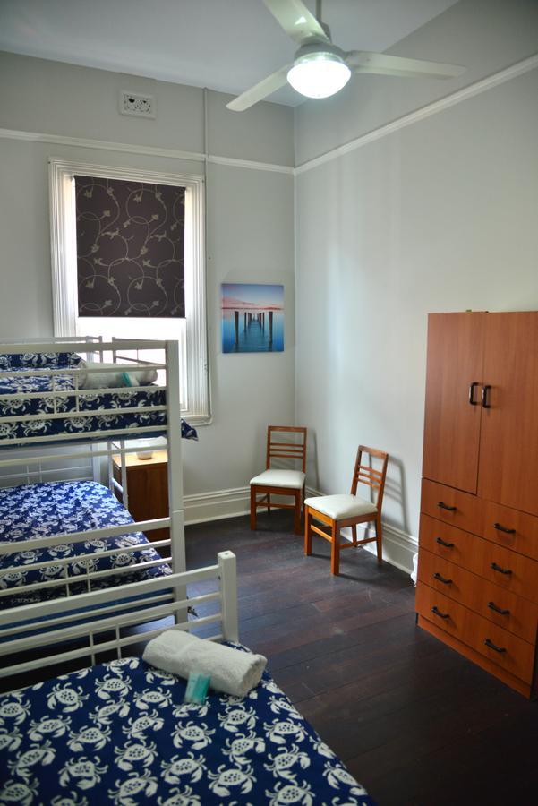 Geraldton Backpackers Hostel ภายนอก รูปภาพ