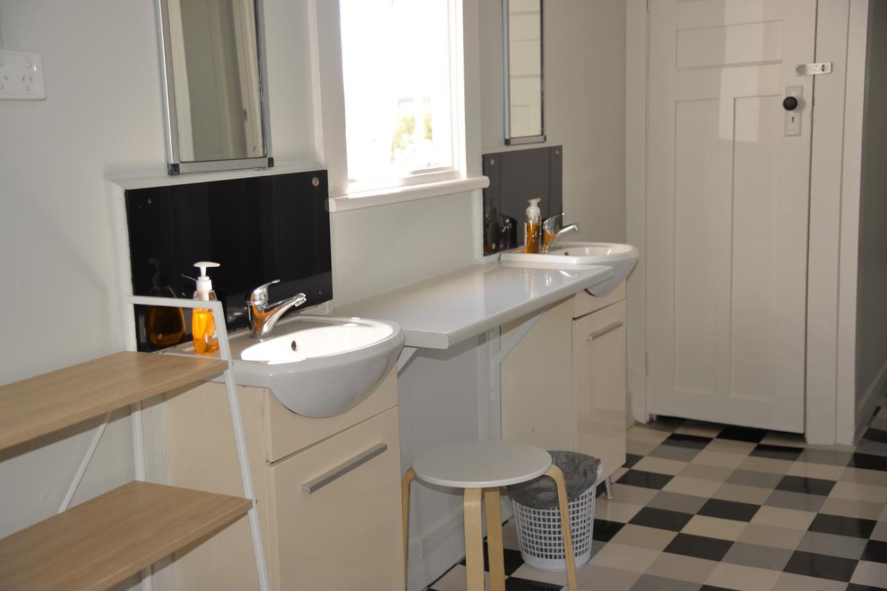 Geraldton Backpackers Hostel ภายนอก รูปภาพ