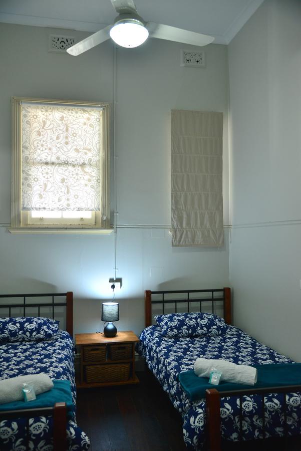 Geraldton Backpackers Hostel ภายนอก รูปภาพ