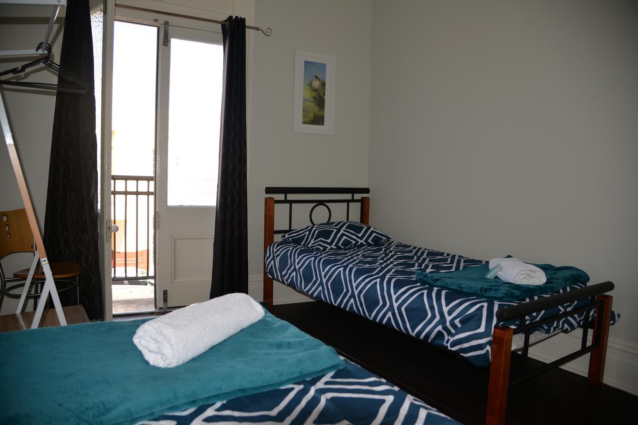 Geraldton Backpackers Hostel ภายนอก รูปภาพ
