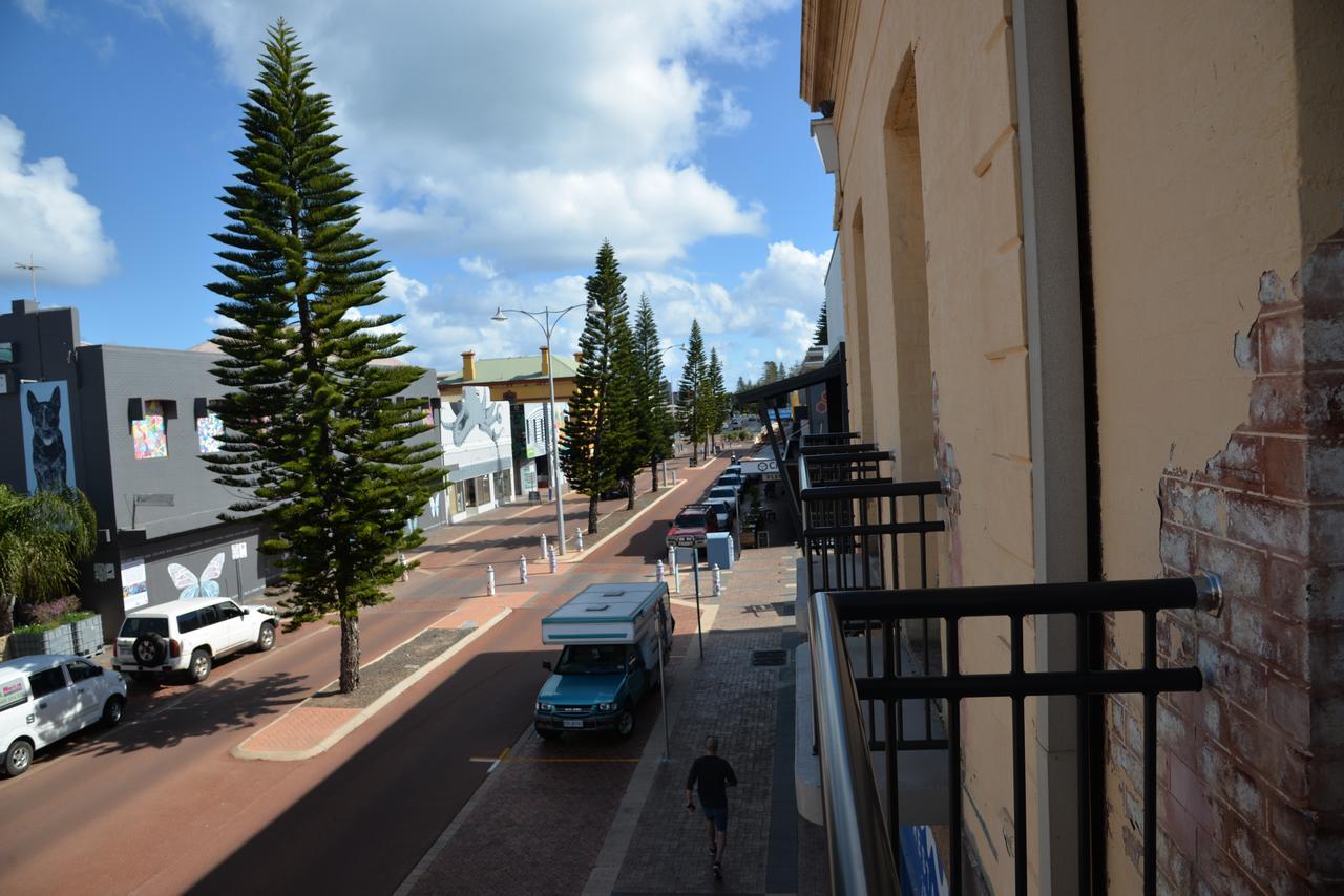 Geraldton Backpackers Hostel ภายนอก รูปภาพ