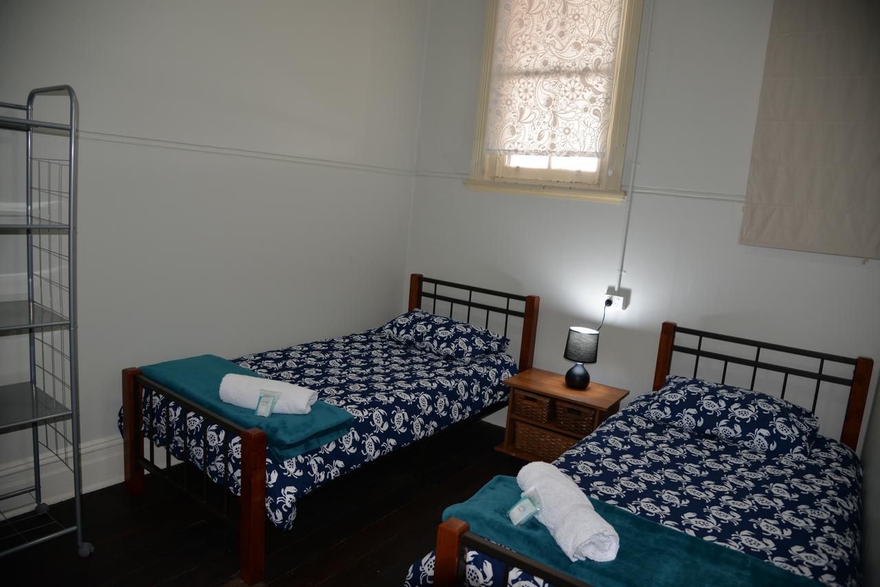 Geraldton Backpackers Hostel ภายนอก รูปภาพ