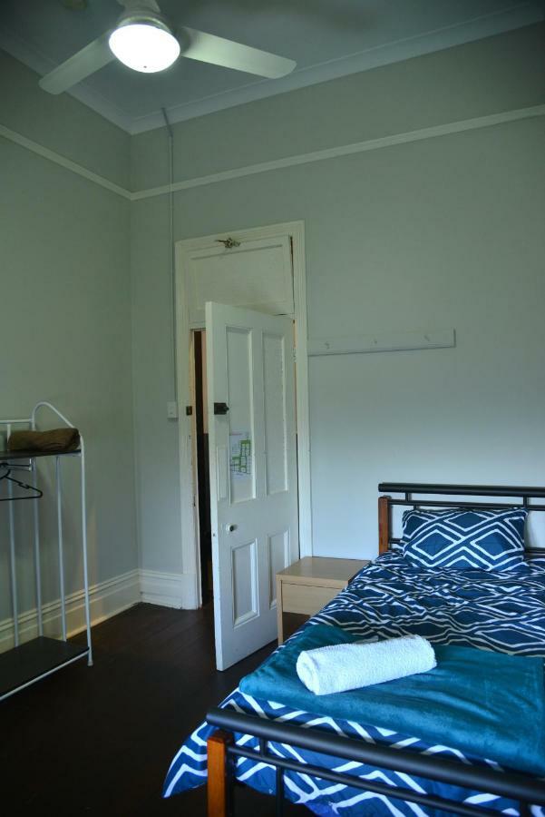 Geraldton Backpackers Hostel ภายนอก รูปภาพ