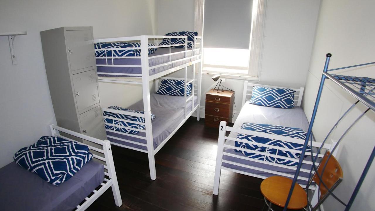 Geraldton Backpackers Hostel ภายนอก รูปภาพ