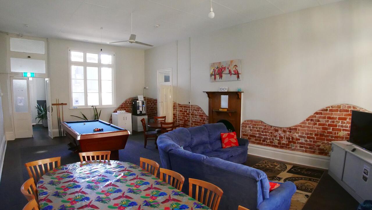 Geraldton Backpackers Hostel ภายนอก รูปภาพ