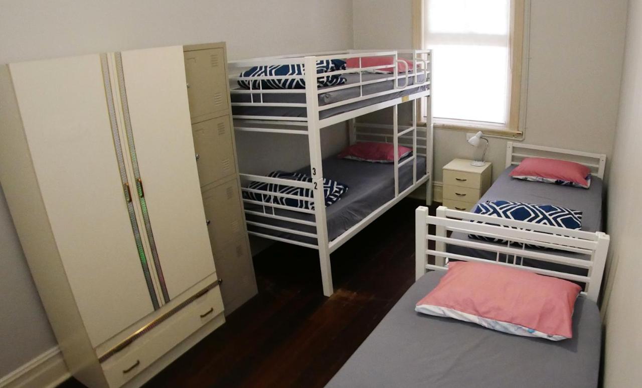 Geraldton Backpackers Hostel ภายนอก รูปภาพ